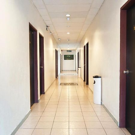 Oyo 89577 Kristal Hotel Keningau Bagian luar foto