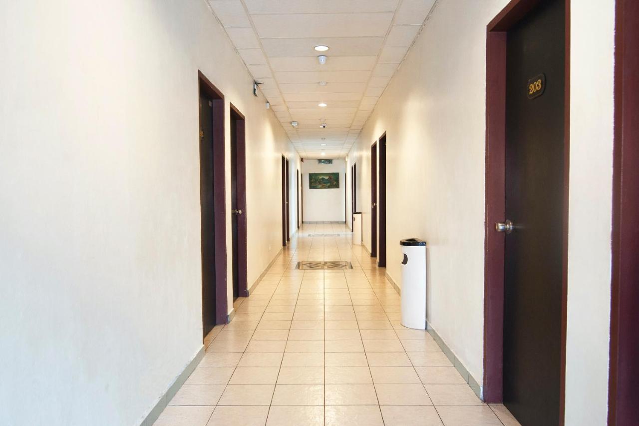 Oyo 89577 Kristal Hotel Keningau Bagian luar foto