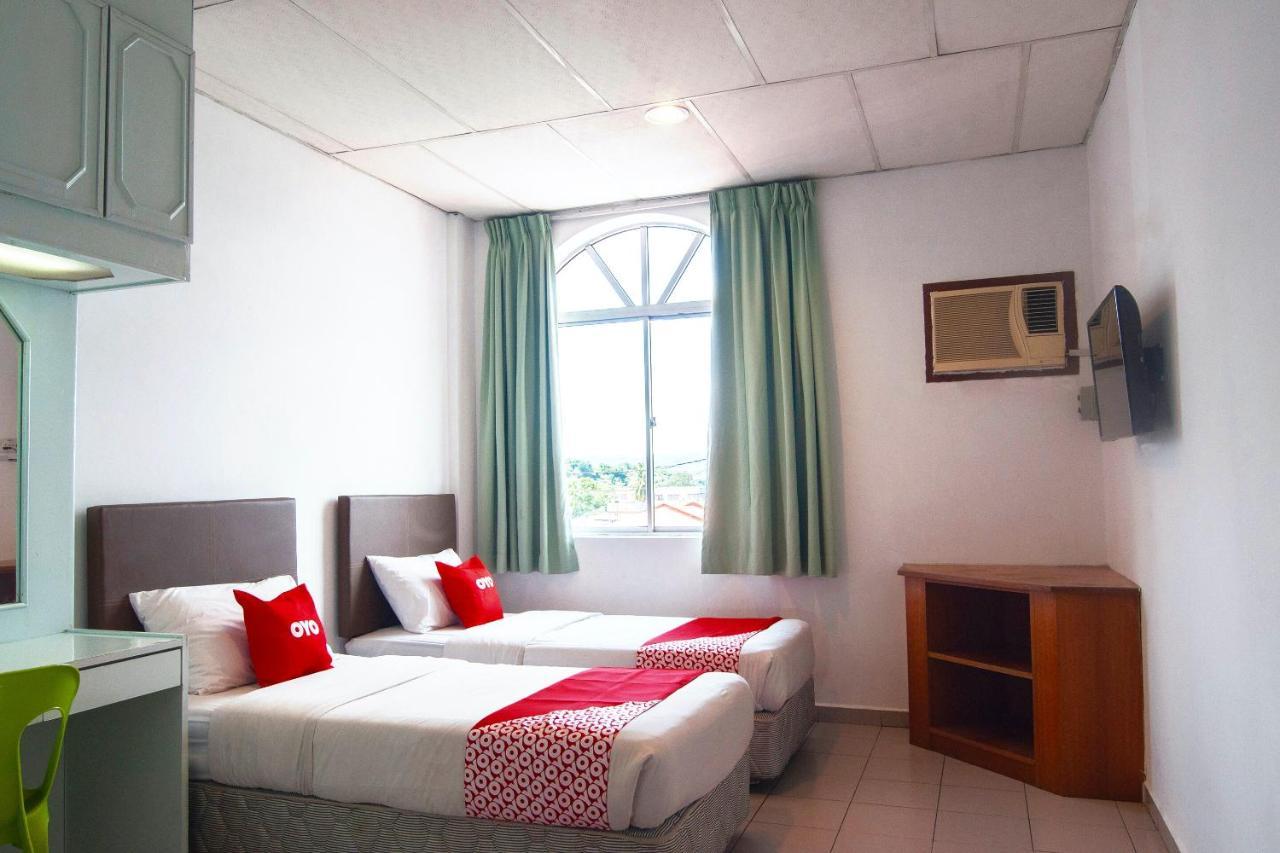Oyo 89577 Kristal Hotel Keningau Bagian luar foto