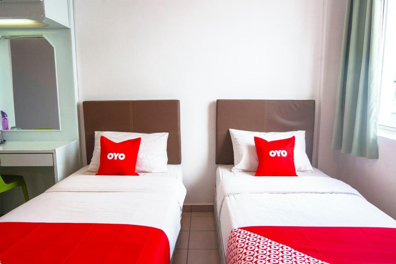 Oyo 89577 Kristal Hotel Keningau Bagian luar foto
