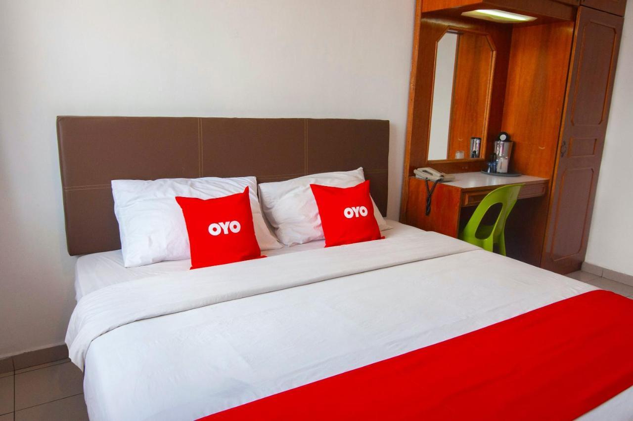 Oyo 89577 Kristal Hotel Keningau Bagian luar foto